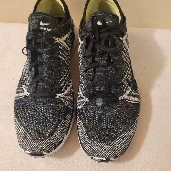 Nike Free TR Flyknit Black Gray & White Size US 10 UK 7.5 EUR42 Women's Sneaker - Picture 1 of 15